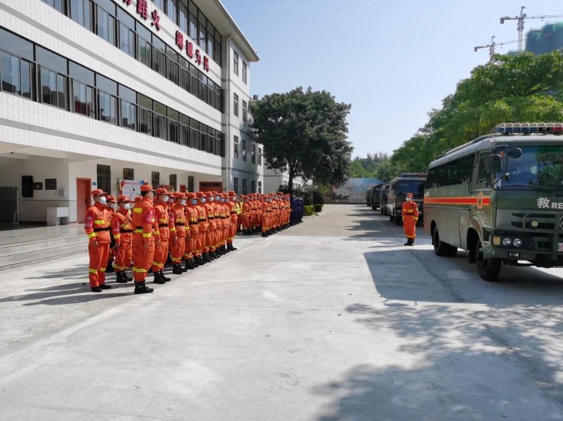 莆田市突发森林火灾，森林消防紧急出动扑救
